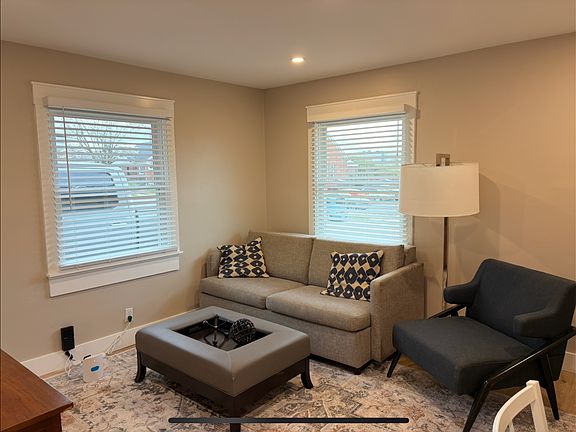 4th image of 402-404 Granard Ave