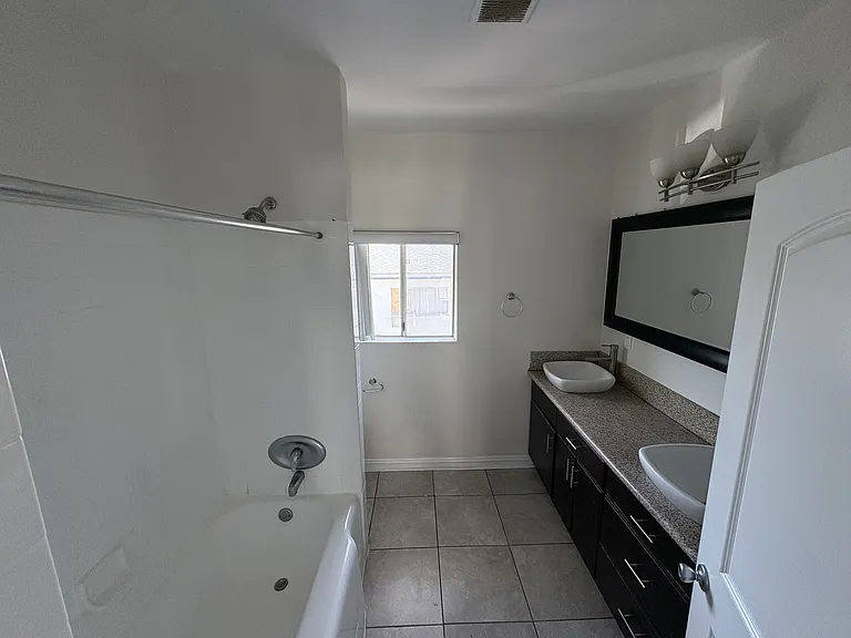 2223 Griffin Ave — Photo 6