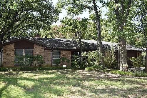 2929 Oak Forest Dr Photo 1