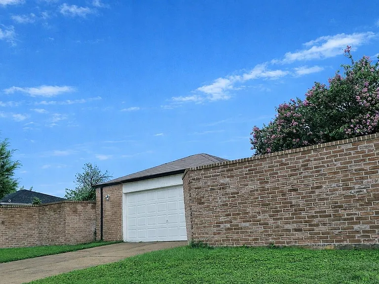 15826 Los Altos Dr — Photo 3