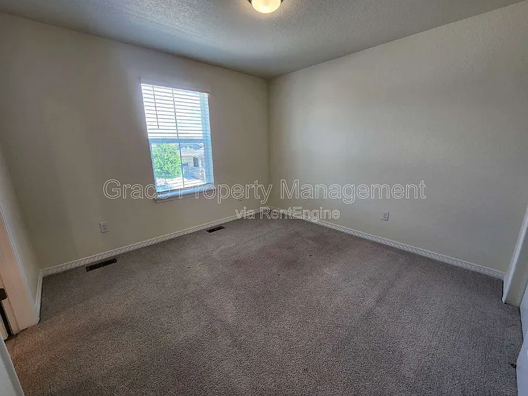 808 Byrd Dr — Photo 13