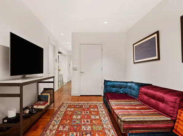 135 East 39th Street image 5 of 10