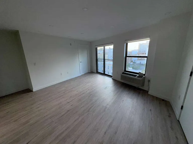 500 Market St #5D — Photo 3