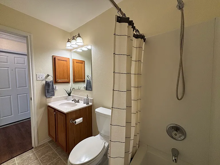 201 Katie Ct — Photo 6