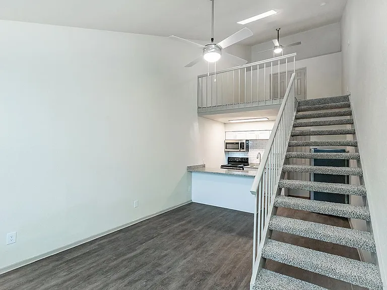 1306 N Main St — Photo 10