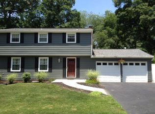 568 Surfside Dr, Pittsburgh, PA 15239