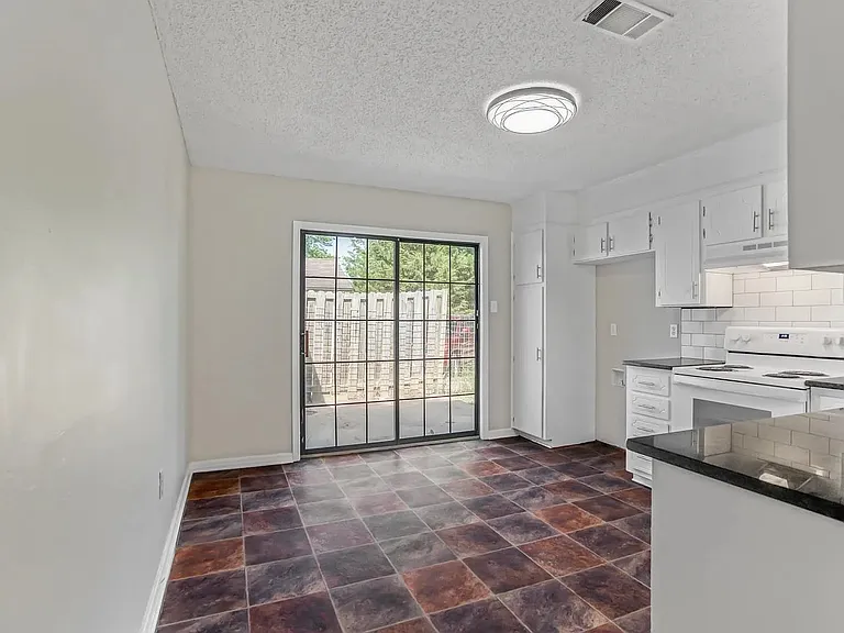 1319 Collier Dr — Photo 13