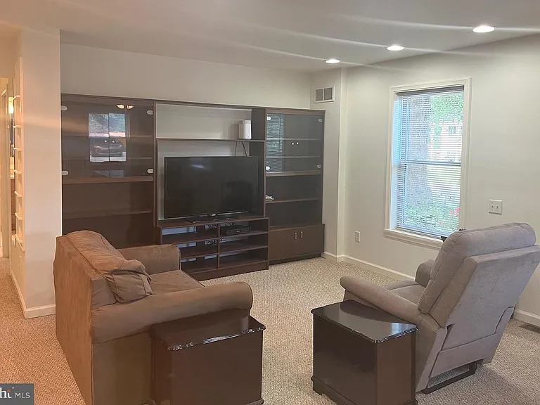 870 Broadfield Rd — Photo 5