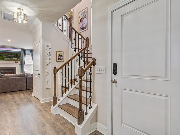 4th image of 522 Spring Hollow Dr