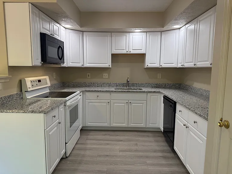 Lots of kitchen cabinets