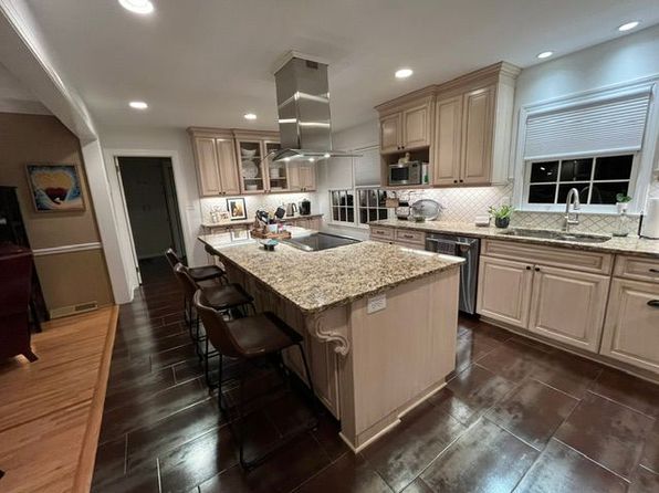 5925 Deveron Dr