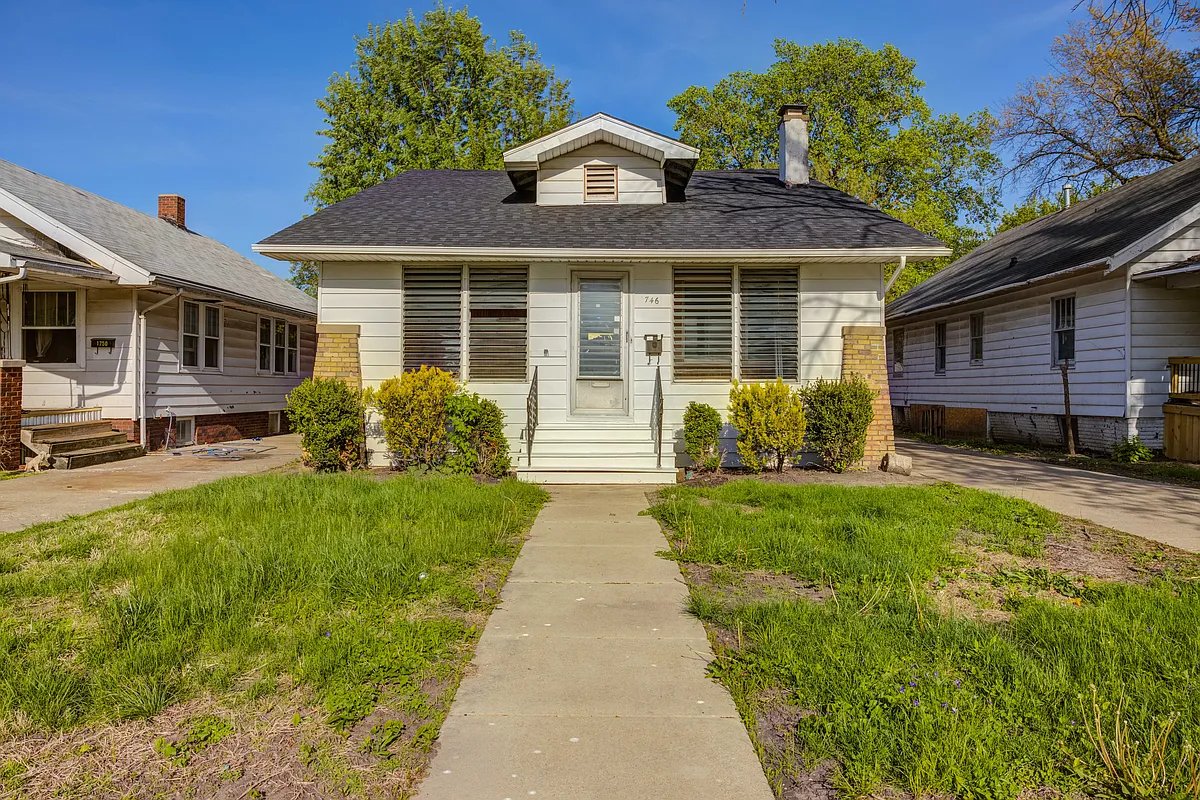 Building Photo - 1746 N Graceland Ave