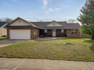 812 Fox Creek Rd, Willard, MO 65781