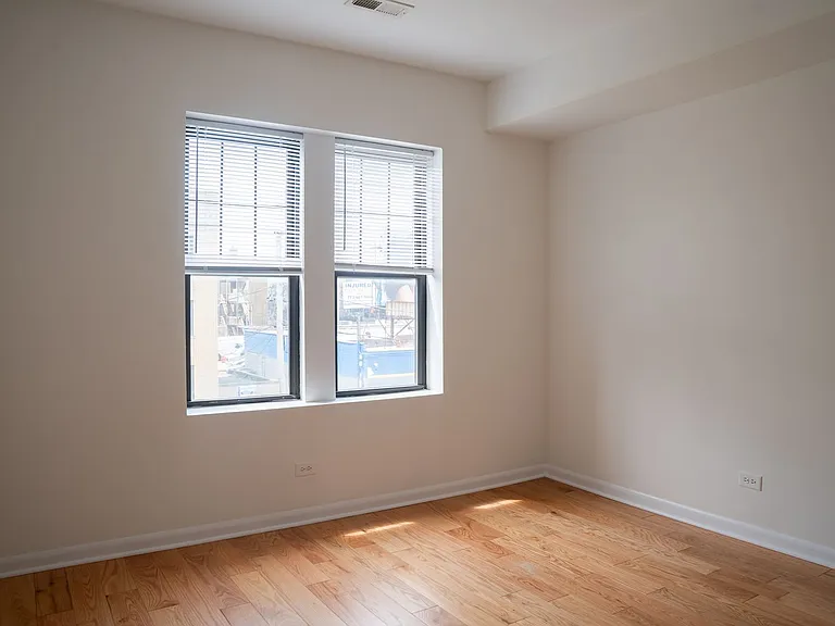 2504 W Catalpa Ave #2 — Photo 9