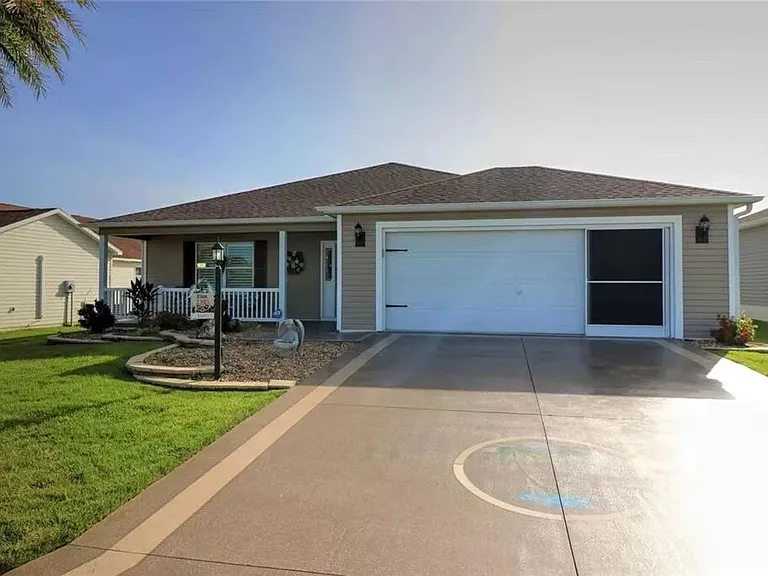 2393 Carriage Hill Way — Photo 2