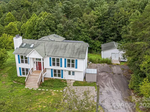 5 Patti Ln, Asheville, NC 28804