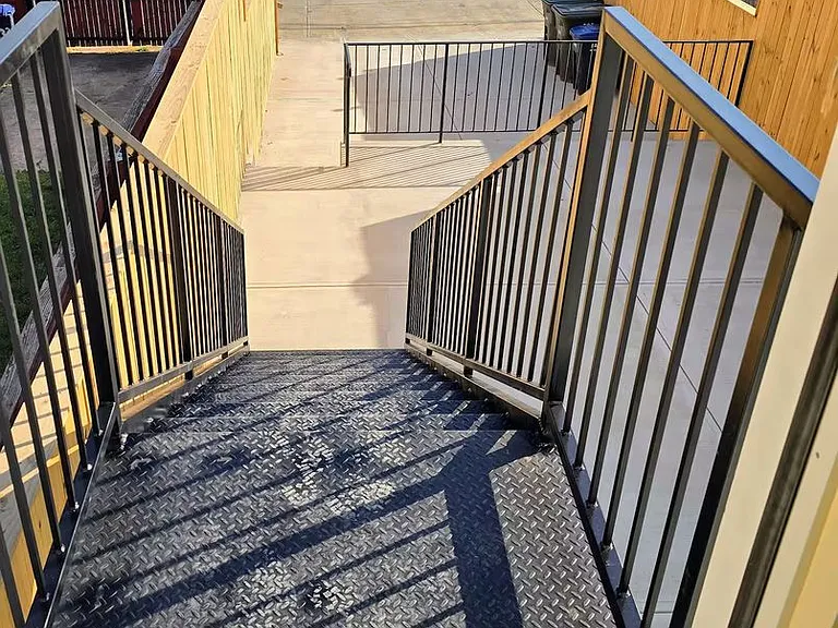 1331 Queen St NE — Photo 52