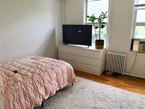 5th image of 293 Ainslie St #1