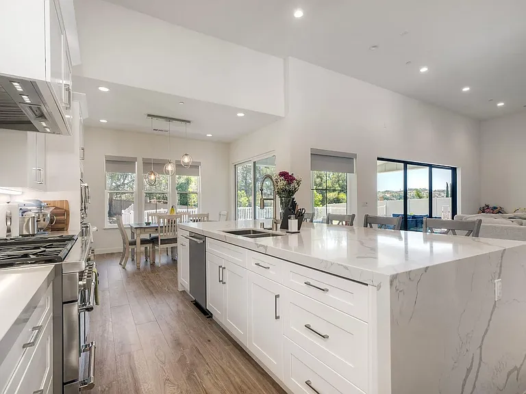 655 Hamilton Ln — Photo 10
