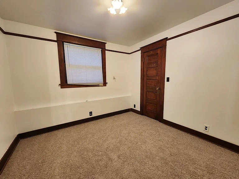 Elliott Hall Apartments — Photo 11