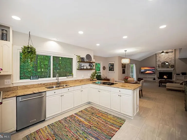 2 English Hills Dr — Photo 15