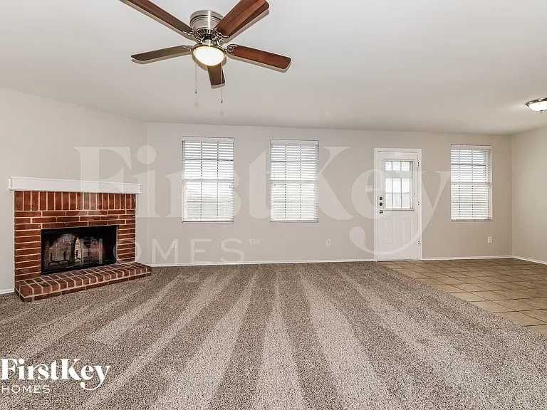 609 Rosemary Dr — Photo 5