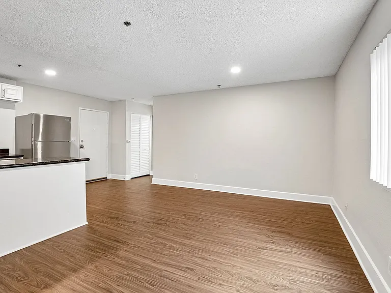 700 S. Berendo Ave — Photo 7