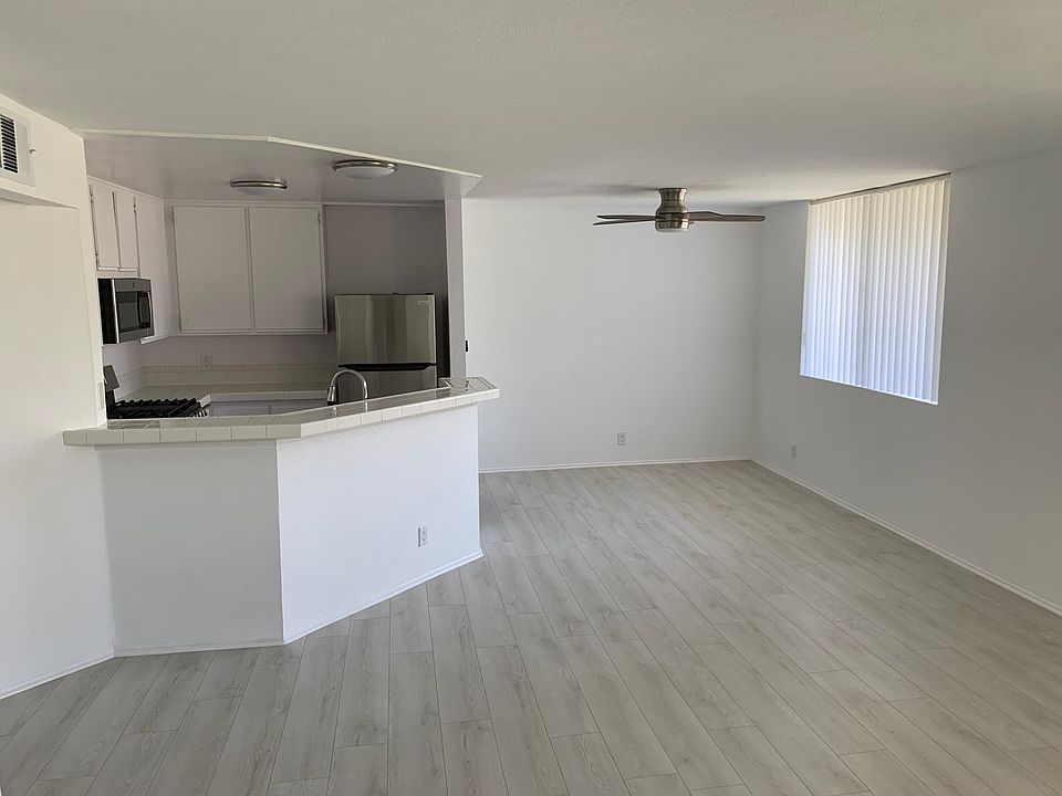 1st image of 2218 N Beachwood Dr #202