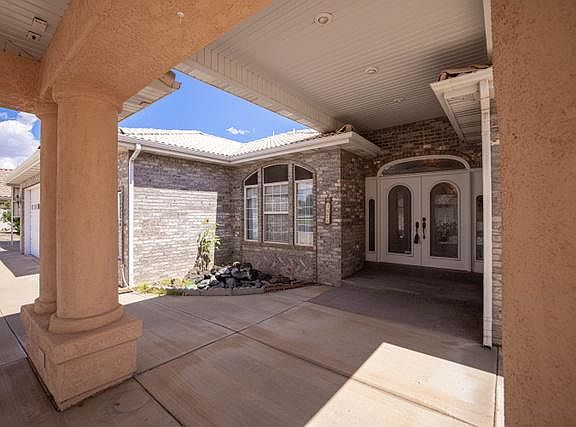 3rd image of 1816 N Red Mountain Dr