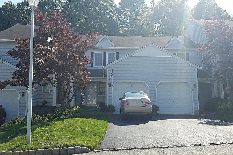 1st image of 40 Carriage Ln #40
