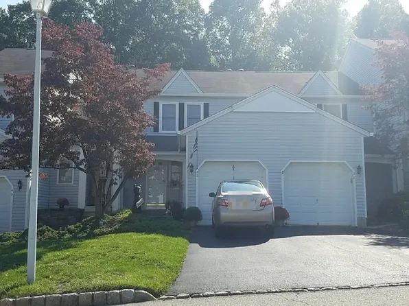 40 Carriage Ln #40, Newton, NJ 07860