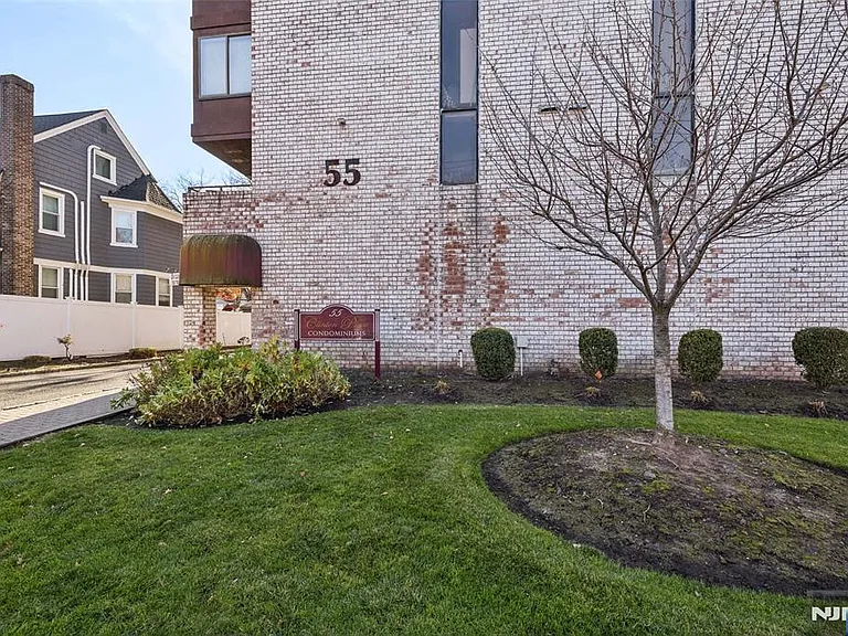 55 Clinton Pl #510 — Photo 2