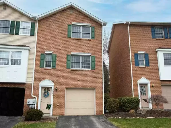 1126 Cranston Dr, Greensburg, PA 15601