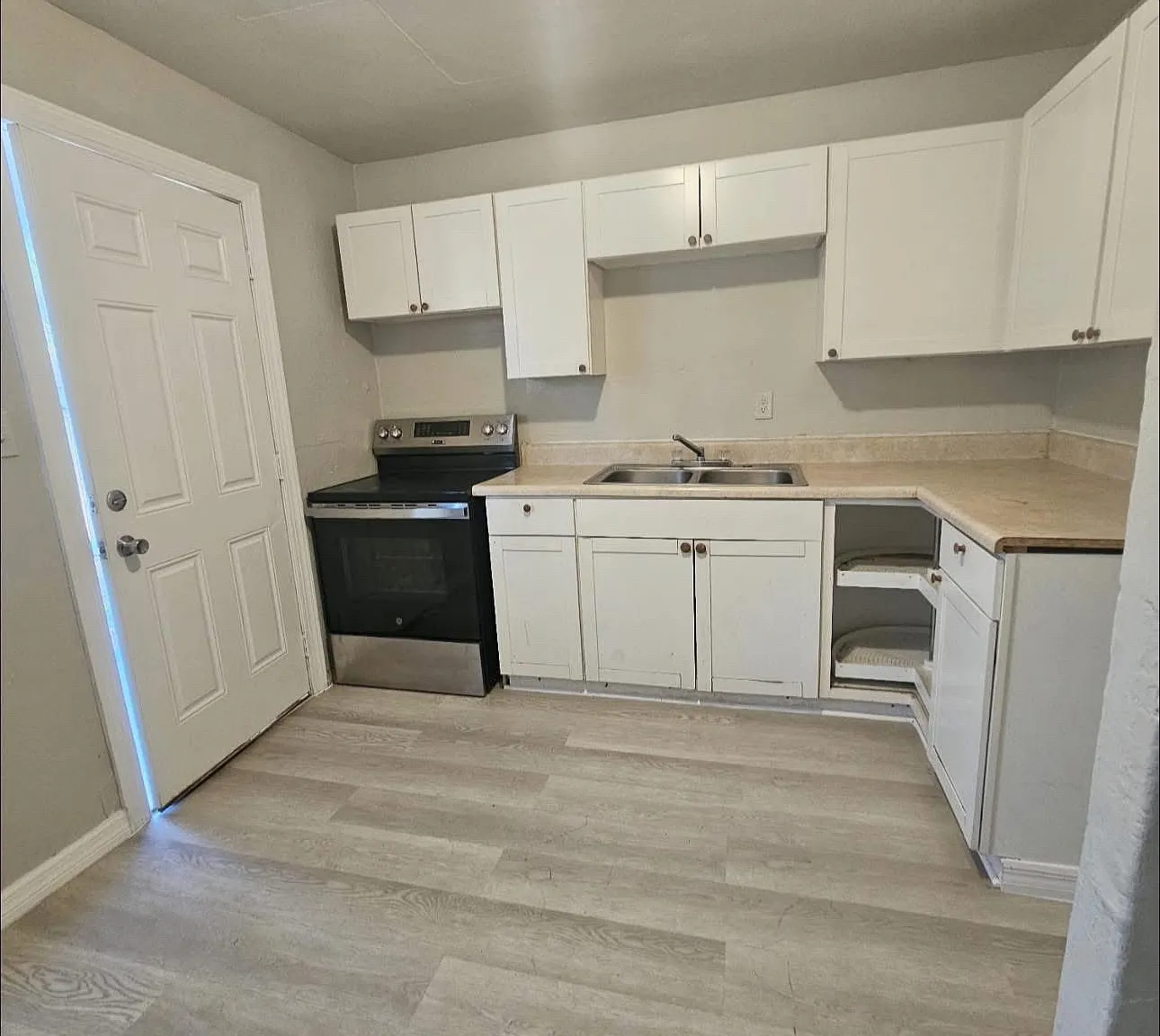 1902 SW 7th Pl — Photo 3