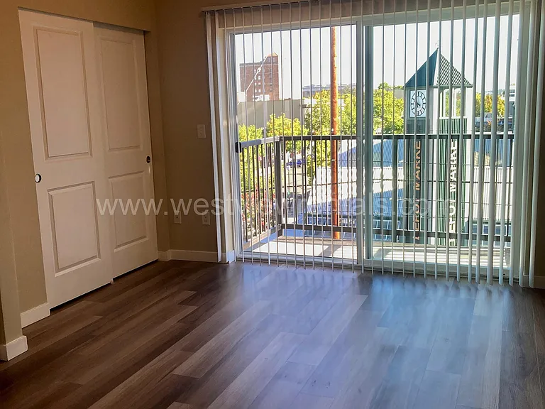 200 E Maple St — Photo 386
