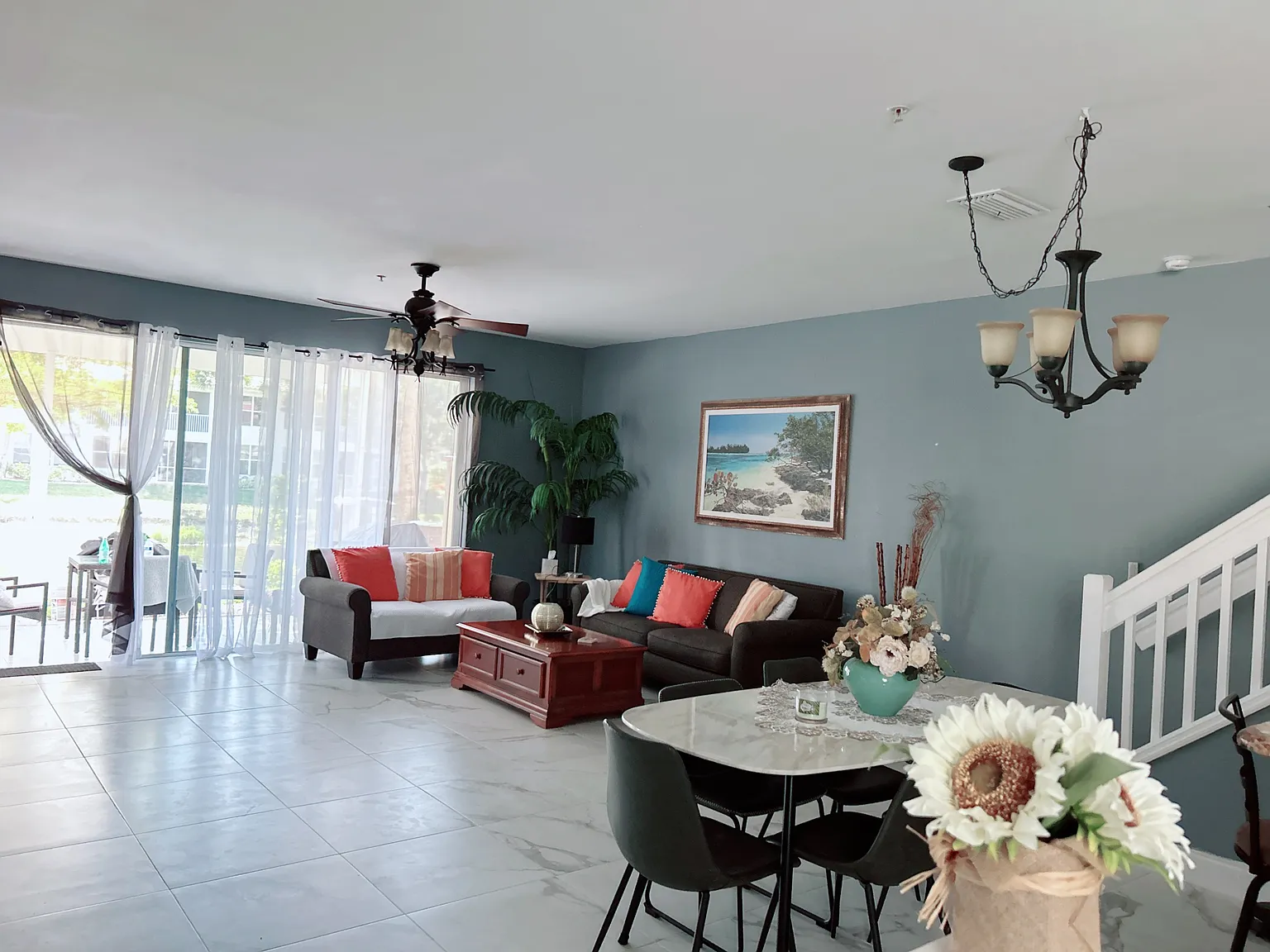 1216 Oxford Ln — Photo 4