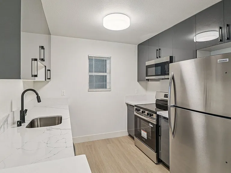 40rty on Colony — Photo 53