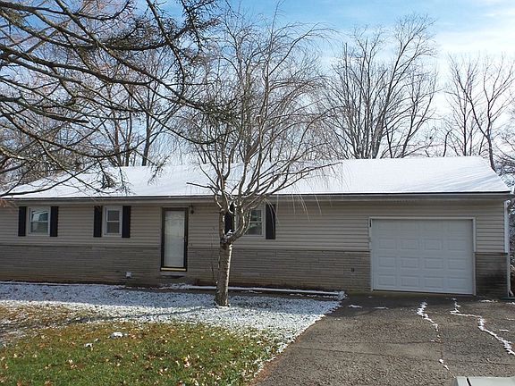 2nd image of 836 Cliffside Dr