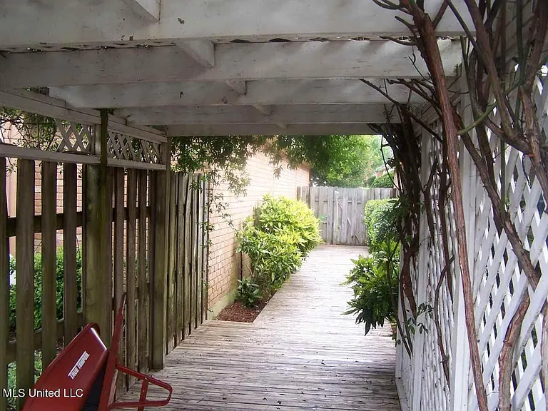 339 Cascades Cir E — Photo 4