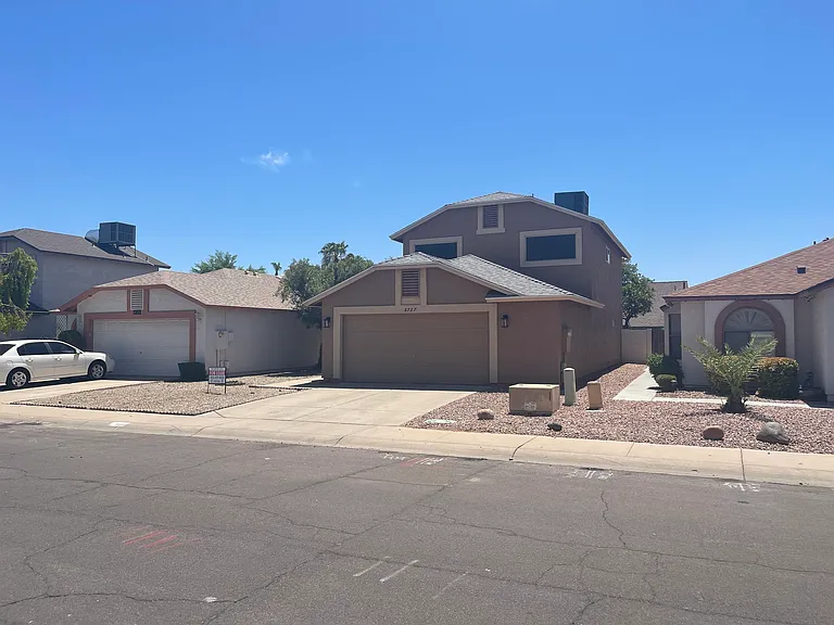 8727 W John Cabot Rd — Photo 3