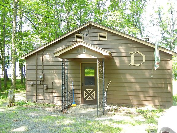 3rd image of 215 Corlear Dr