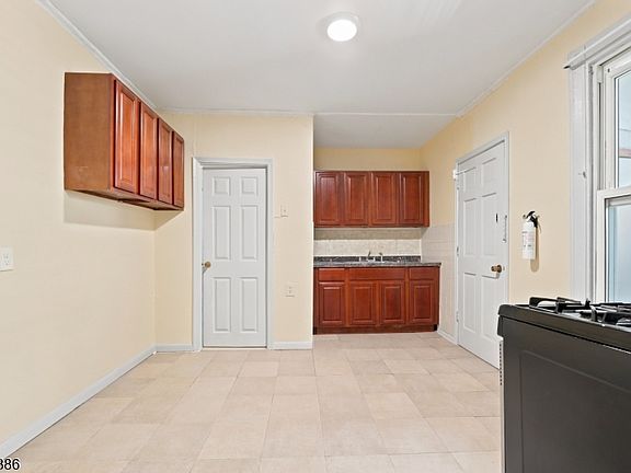 3rd image of 604 Forest St
