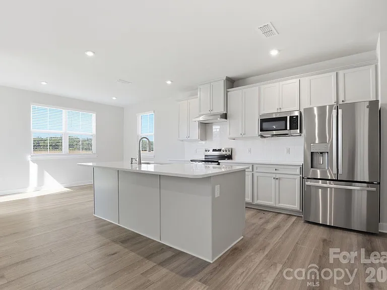 862 Heathway Dr — Photo 5