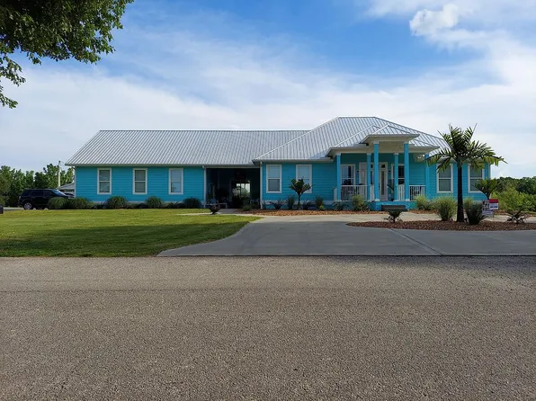 286 Yarbro Harbor Dr, Decaturville, TN 38329