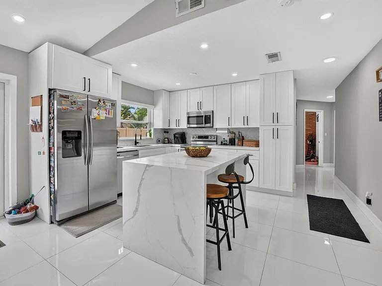 8131 NW 44th Ct — Photo 17