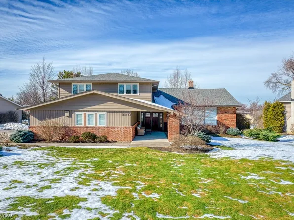 25113 Bridgeton Dr, Beachwood, OH 44122