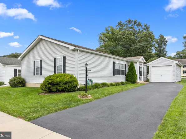 1103 John F Kennedy Dr, North Wales, PA 19454