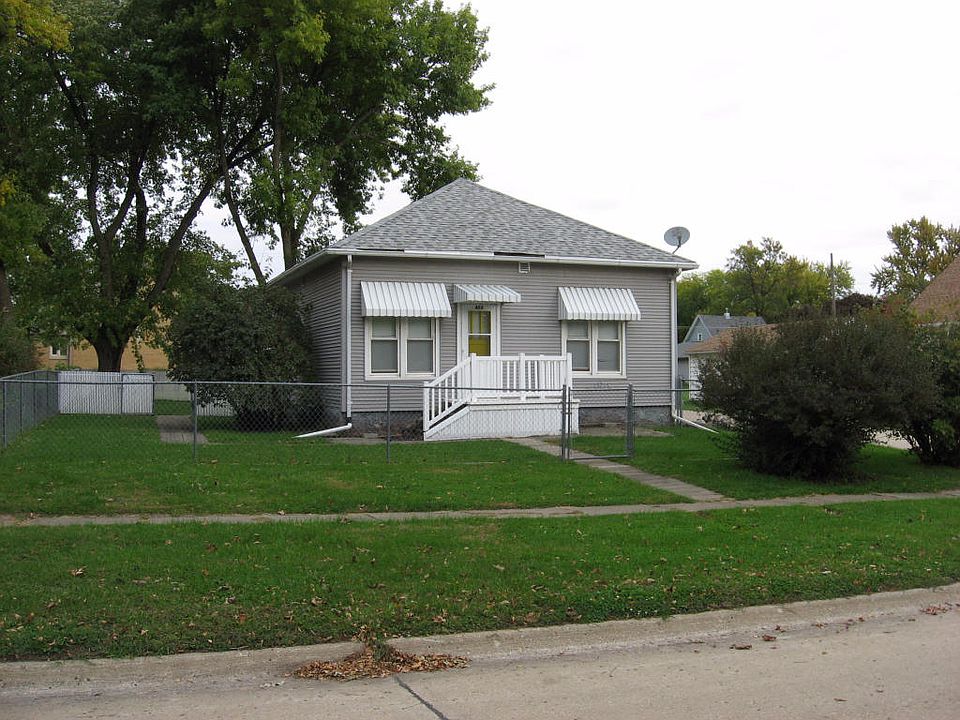 1st image of 403 Avenue B E