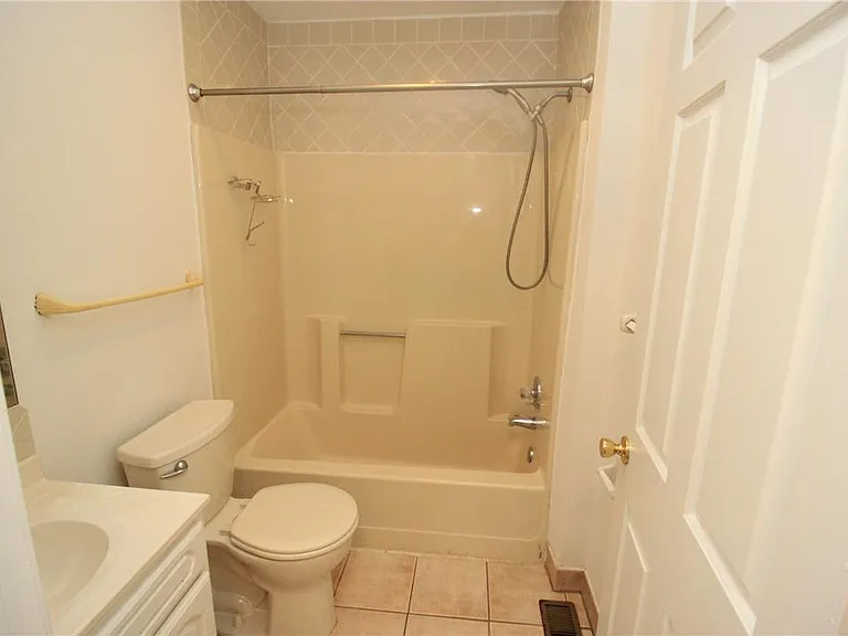 106 Founders Ct — Photo 21
