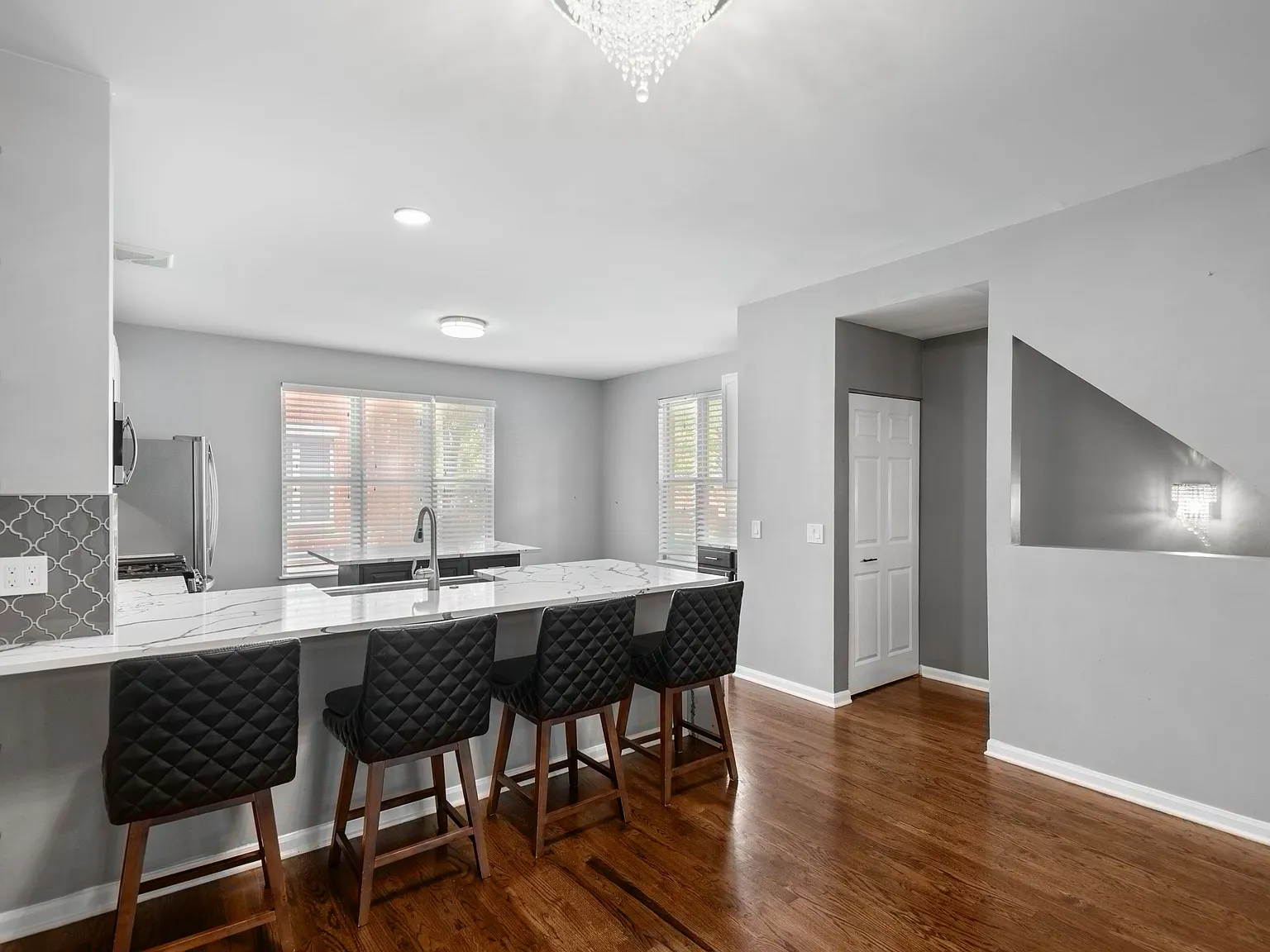 3 bed, 1800 sqft, $3,950 — Photo 4